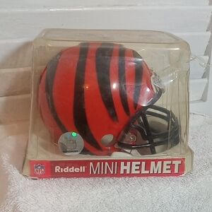 NIP☆ NFL Riddell Mini Helmet